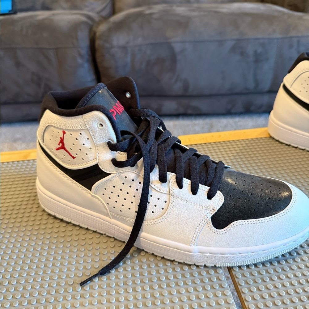 Jordan 1 Mid Men’s 13